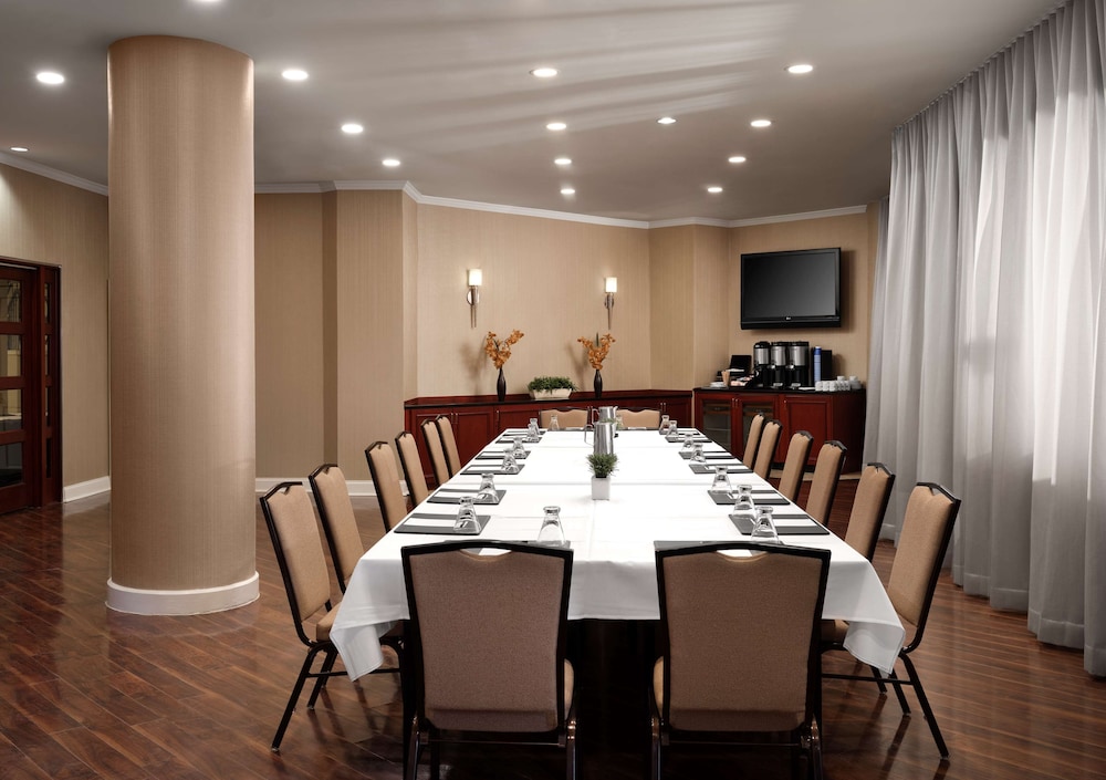 Hilton Arlington - photo 39