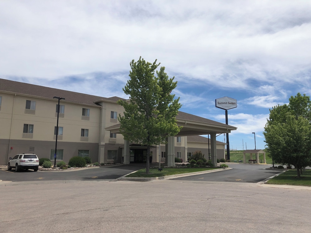 Summit Suites - carbon neutral hotel in Gillette