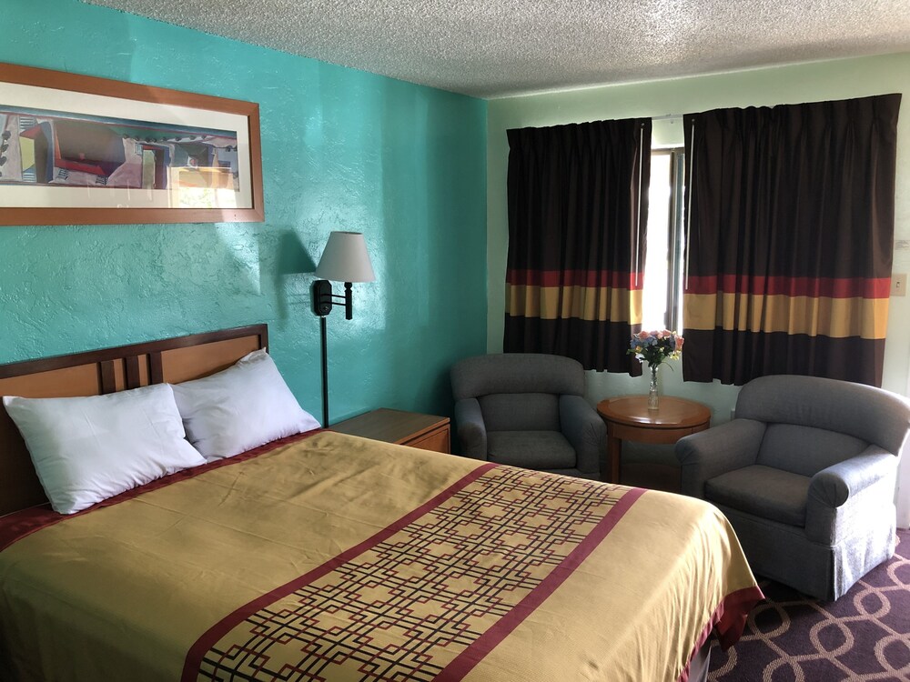 Klamath Motor Lodge - photo 13