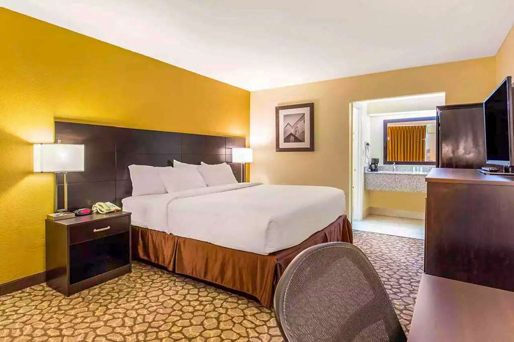 Ramada by Wyndham Santee I 95 — hotel in Santee