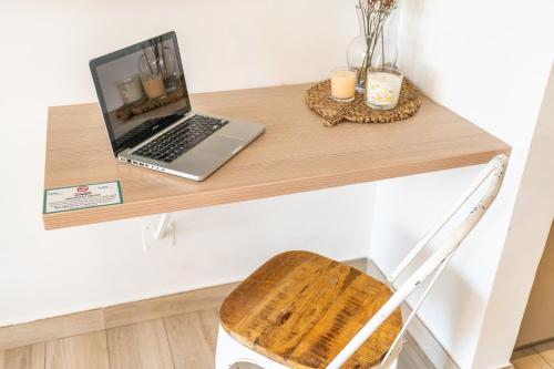Unique loft with smart working station — 4-Star Luxury Hotel in Dubai, United Arab Emirates