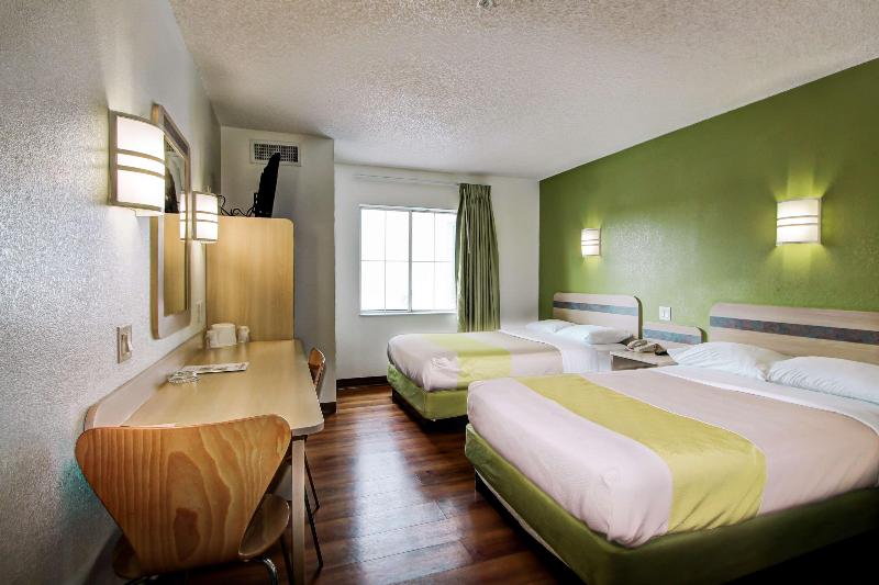 Super 8 by Wyndham Aurora East - photo 4