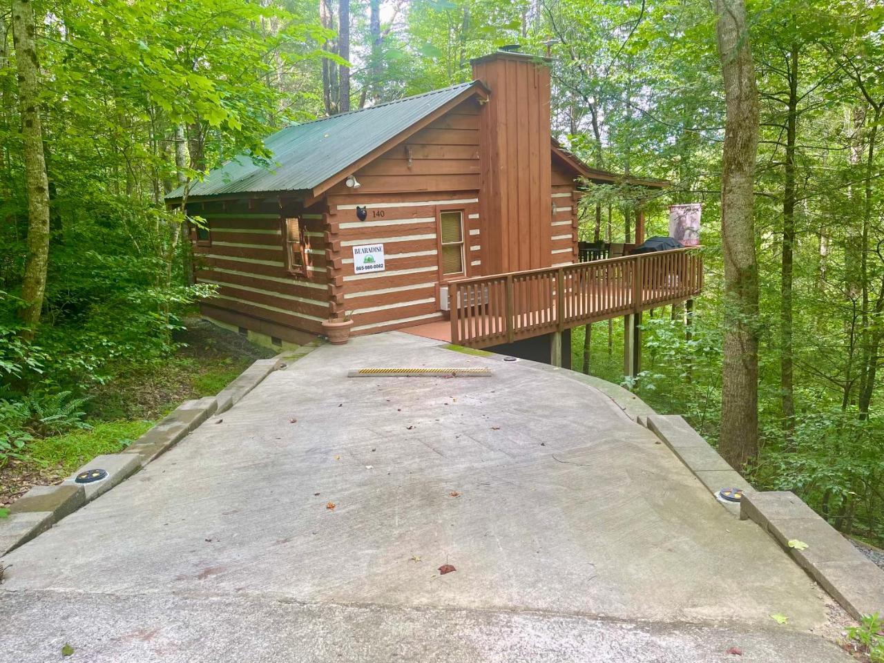 Bearadise - carbon neutral hotel in Townsend