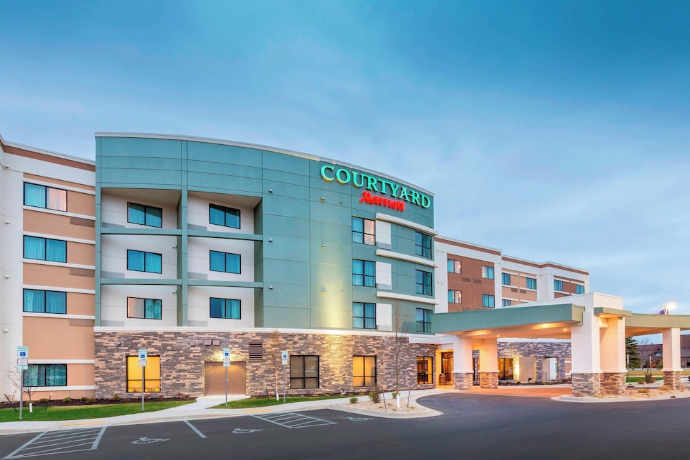 Courtyard by Marriott Bismarck North in Bismarck, United States