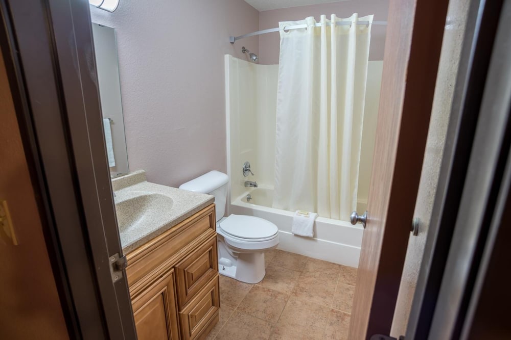 Prime Rate Inn - photo 25