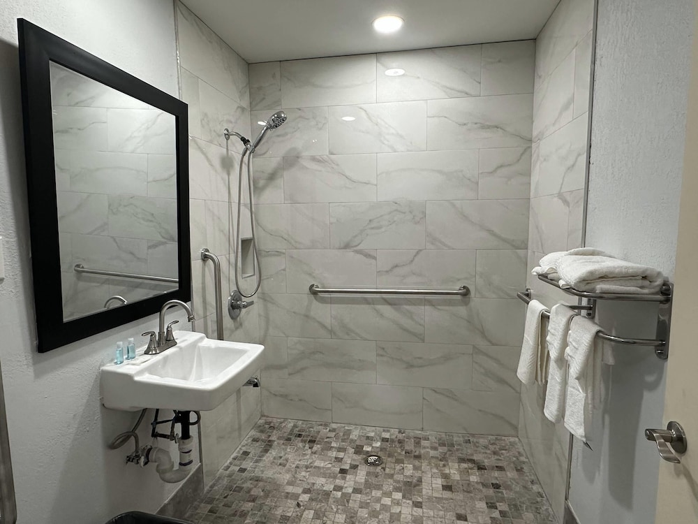 Suburban Studios Newport News Hampton - photo 39