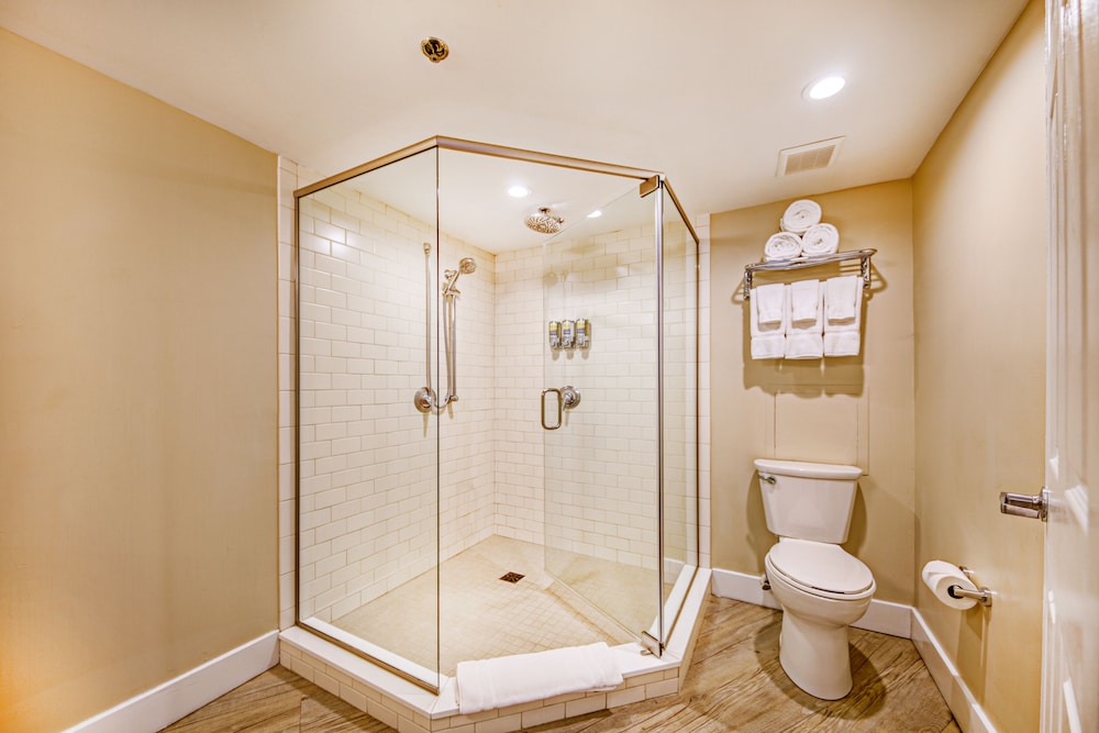 Commander Hotel & Suites - photo 44