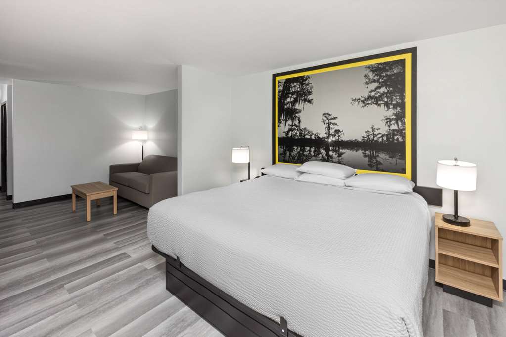 Super 8 by Wyndham Alexandria LA - photo 34
