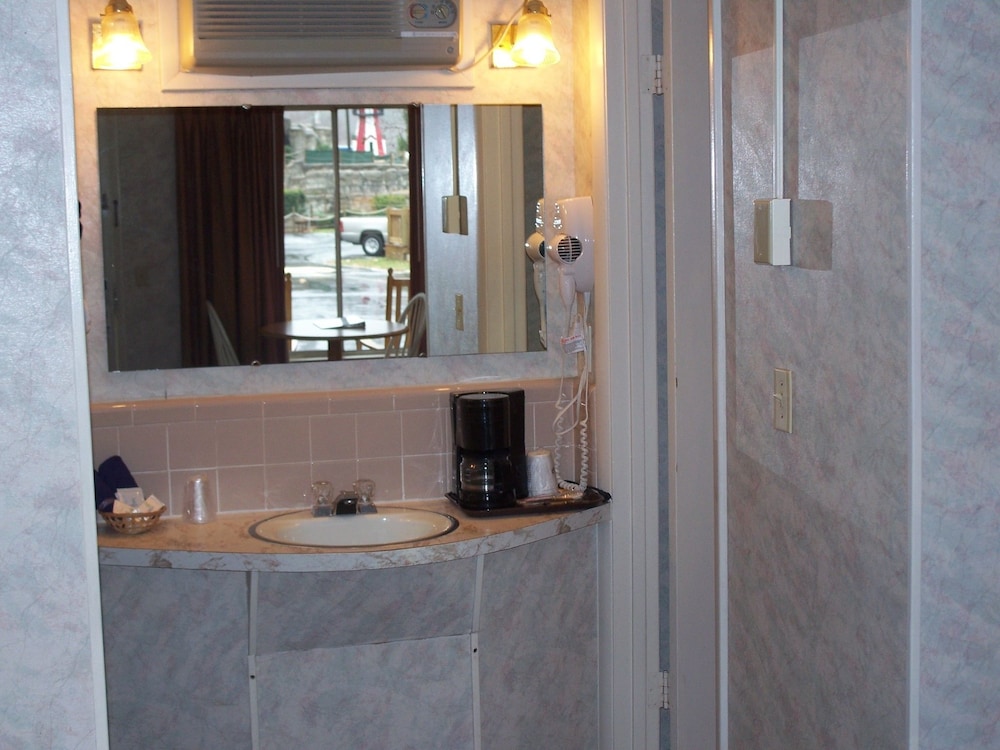 Castlewood Inn - photo 42