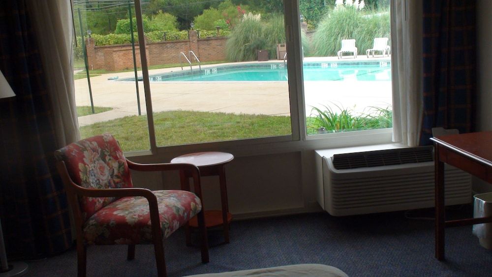 Armstrong Inn and Suites - photo 24