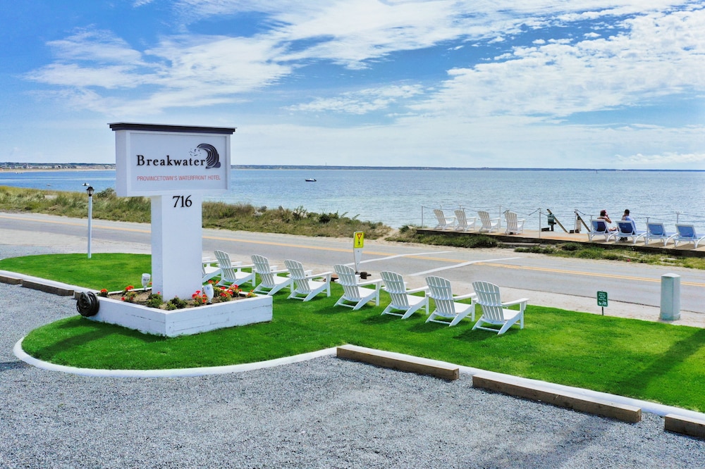 Breakwater Hotel - photo 32