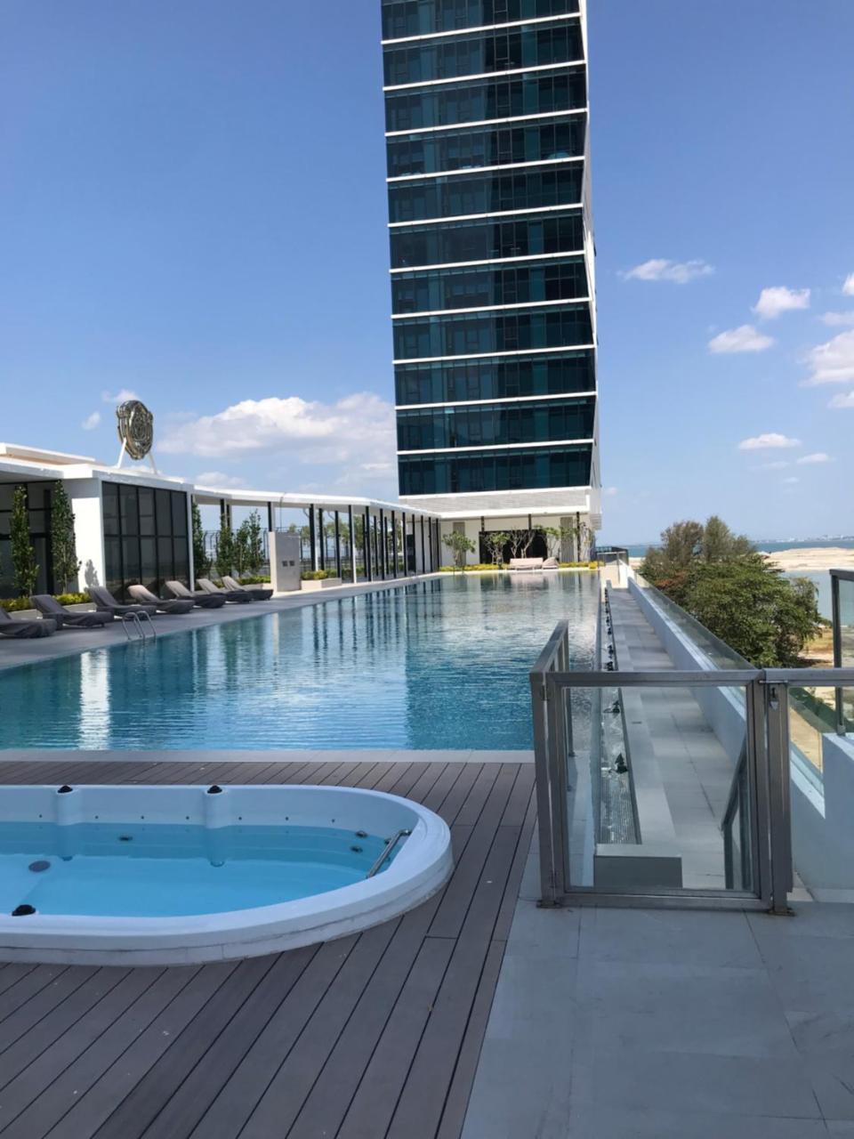 Penang Amazing Seaview Private Lift 梹城富人区绝美海景公寓私人电梯 — 4-Star Luxury Hotel in Tanjung Tokong, Malaysia
