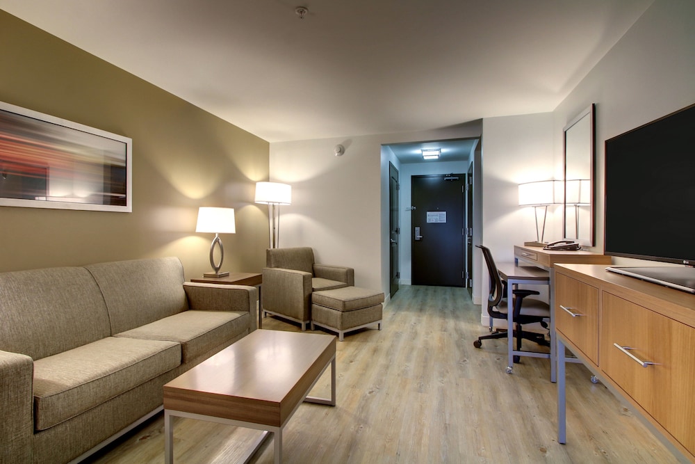 Holiday Inn Peoria At Grand Prairie an IHG Hotel - photo 2