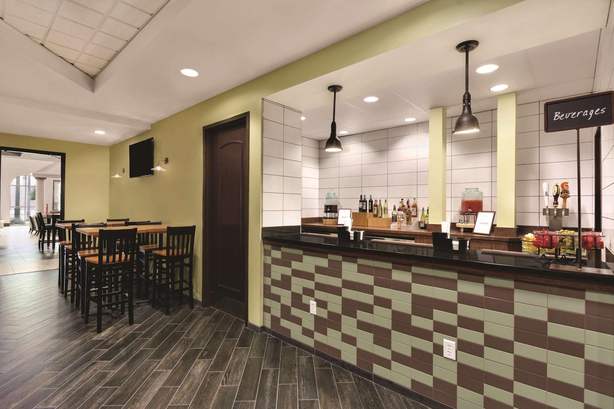 Embassy Suites by Hilton Tuscaloosa Alabama Downtown - photo 16