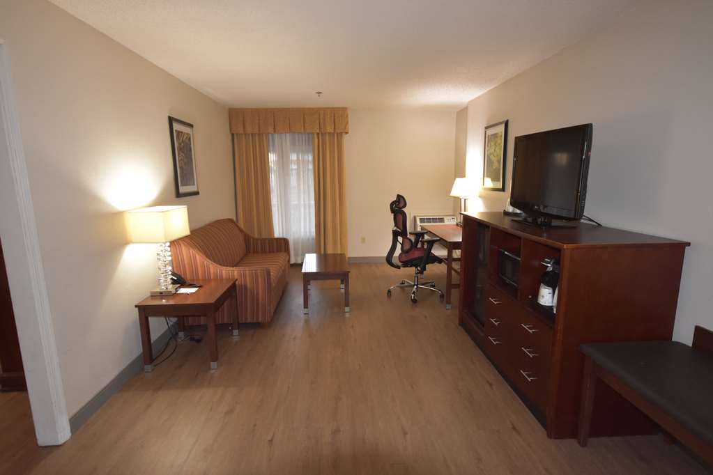 Best Western Plus Governor's Inn - photo 22