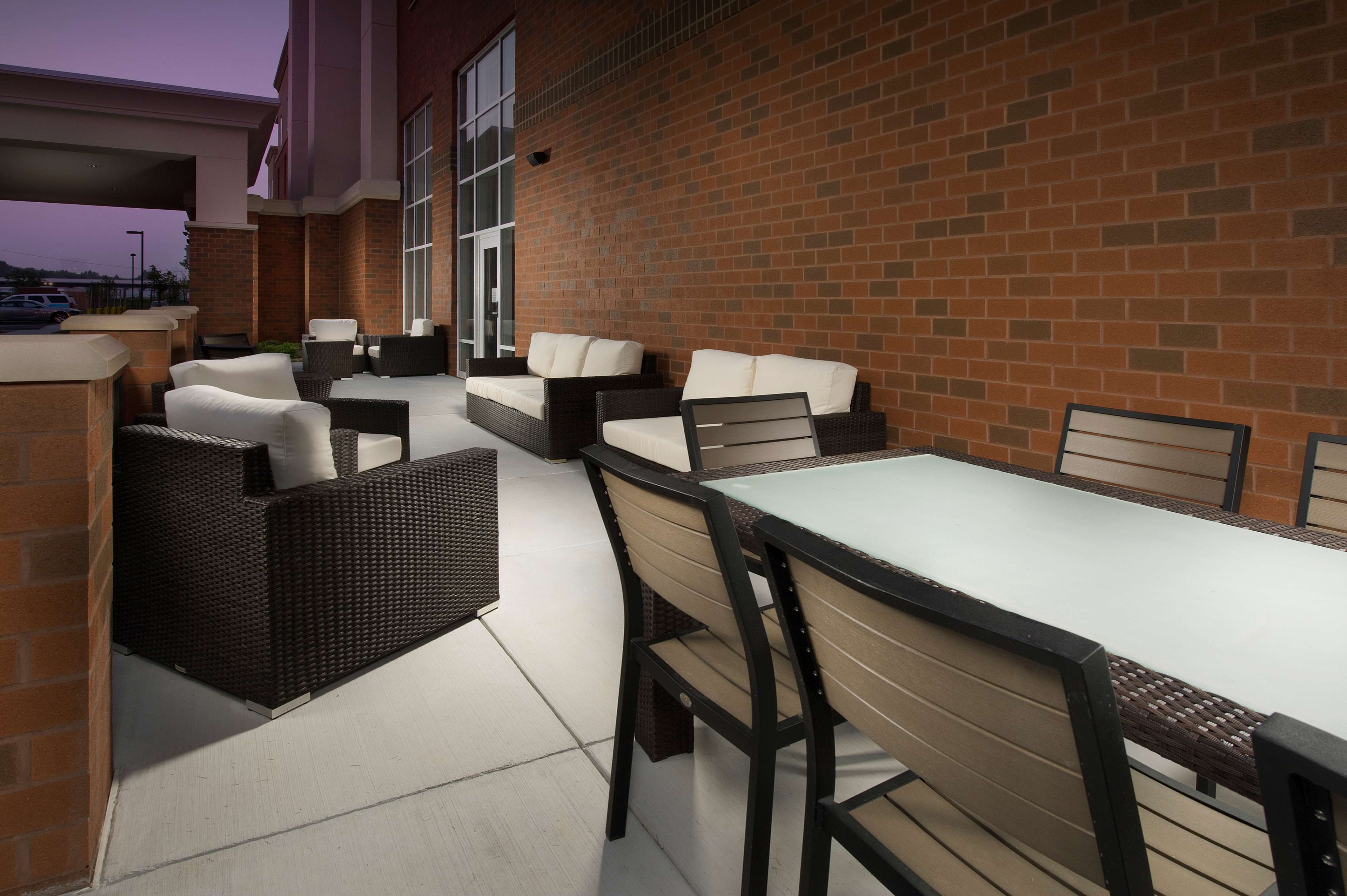 Hampton Inn & Suites Syracuse Carrier Circle - photo 3