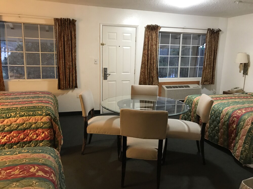 99 Palms Inn & Suites - photo 8