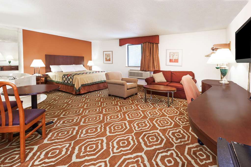 Super 8 by Wyndham Sterling Heights Detroit Area - photo 12