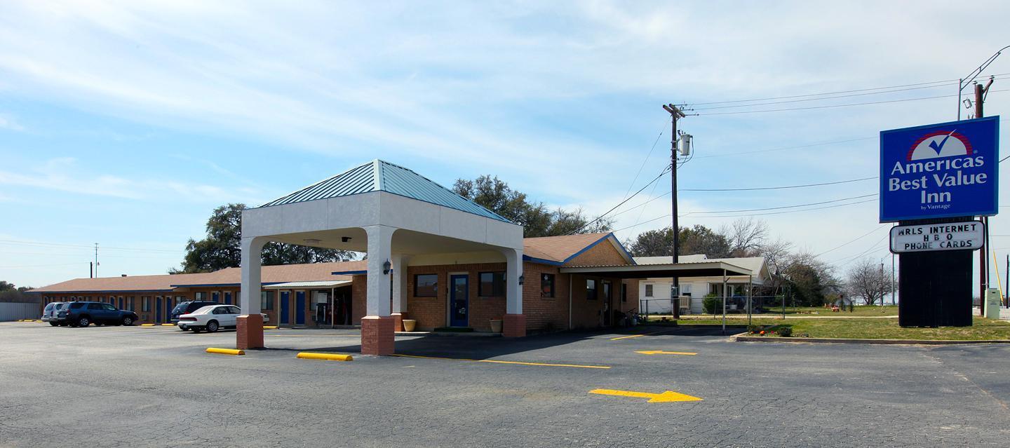 Americas Best Value Inn Comanche - photo 17