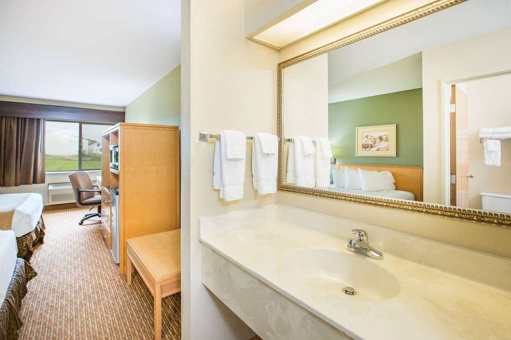 Ramada by Wyndham Spirit Lake Okoboji - photo 8