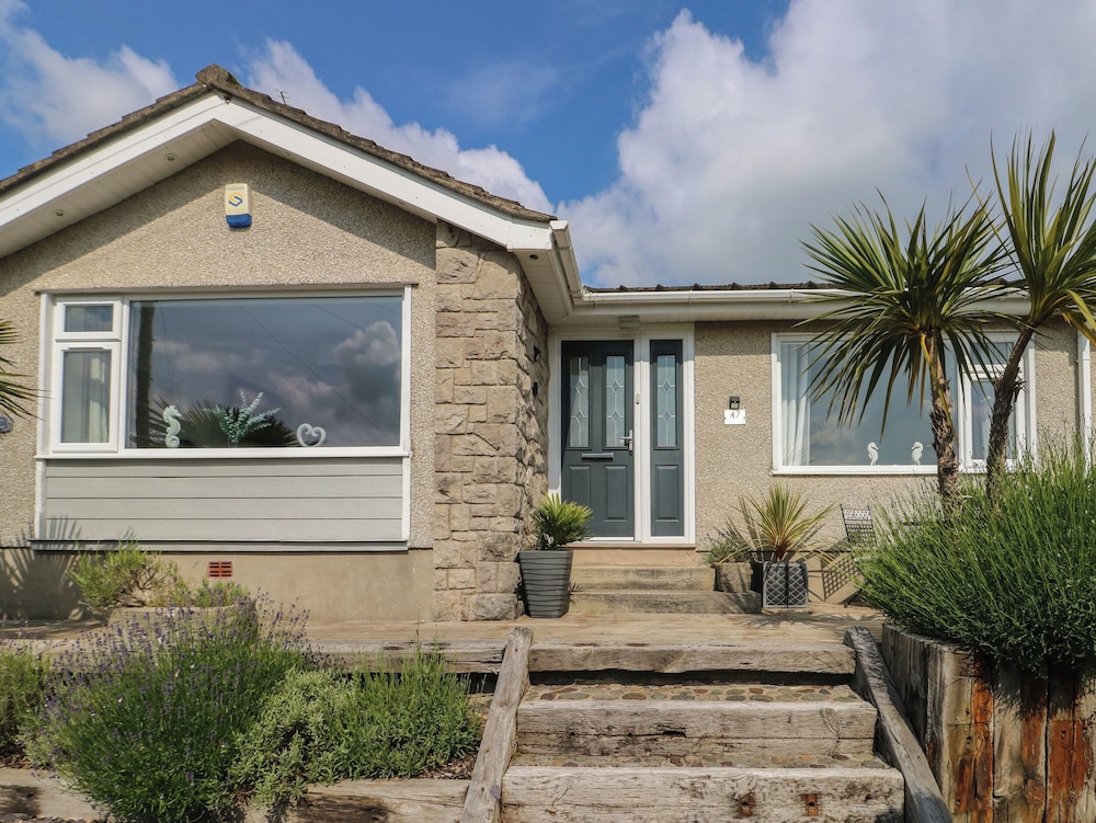 Benllech Bay Cottage — 4-Star Luxury Hotel in Benllech, United Kingdom