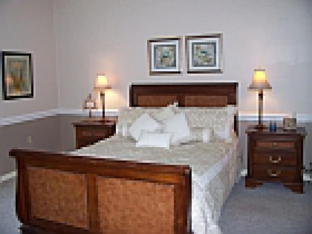 Camelot Restaurant & Inn - photo 5