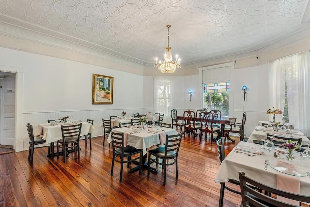 The Veranda Historic Inn - photo 32