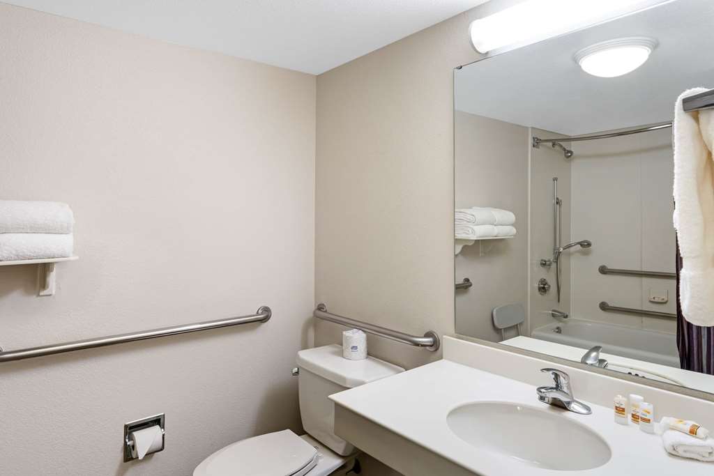 La Quinta Inn & Suites by Wyndham Mesa Superstition Springs - photo 26