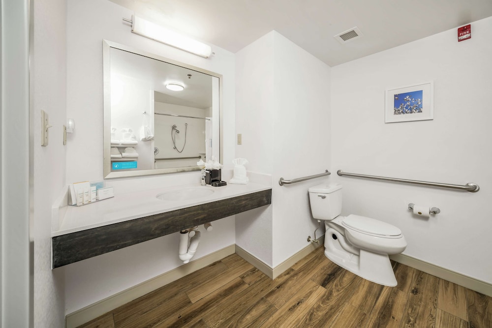 Hampton Inn Wilson Downtown - photo 32