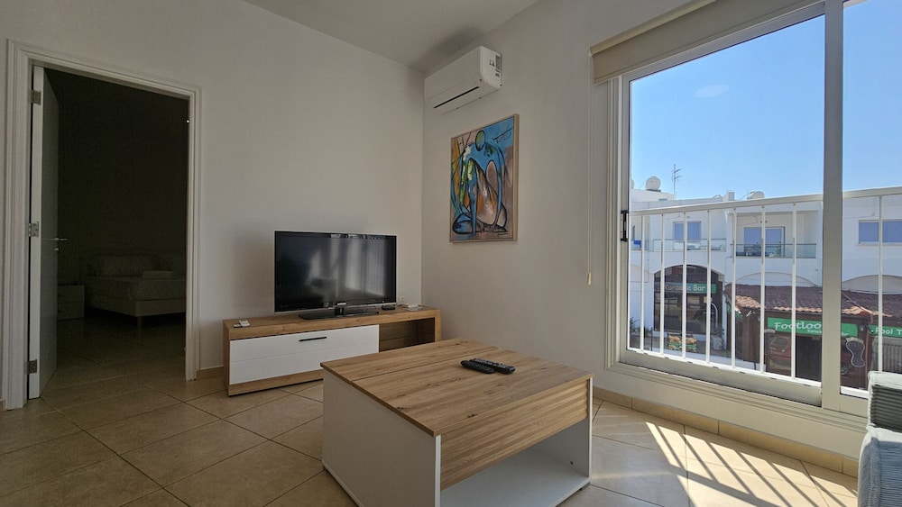 144 AN Stay Sunny Honey Apartment