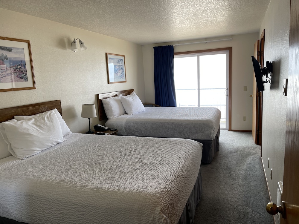 The Sandcastle Beachfront Hotel - photo 11