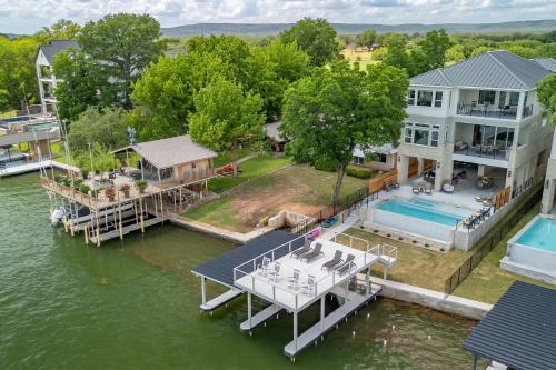 The 563 Villa with Concierge Services — 4-Star Luxury Hotel in Kingsland, United States