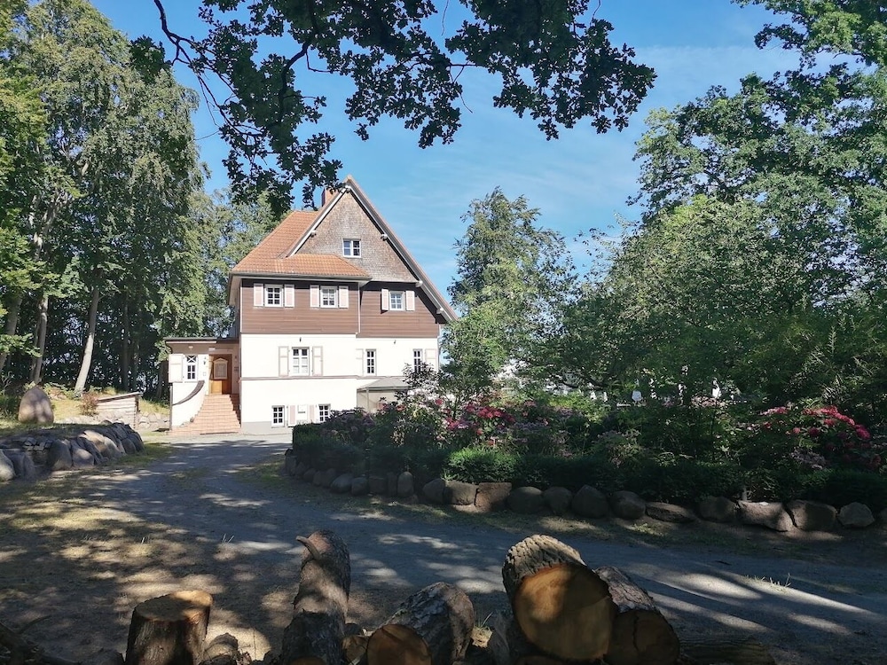 Strandhotel Lindequist — hotel in Sellin