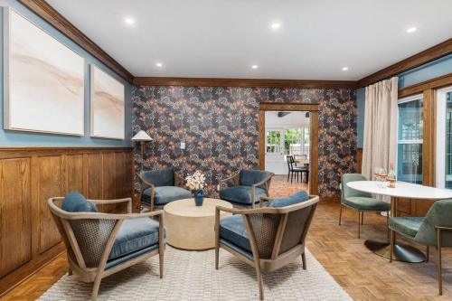 Luxe Retreat Designed For Group Getaways in Lodi, United States