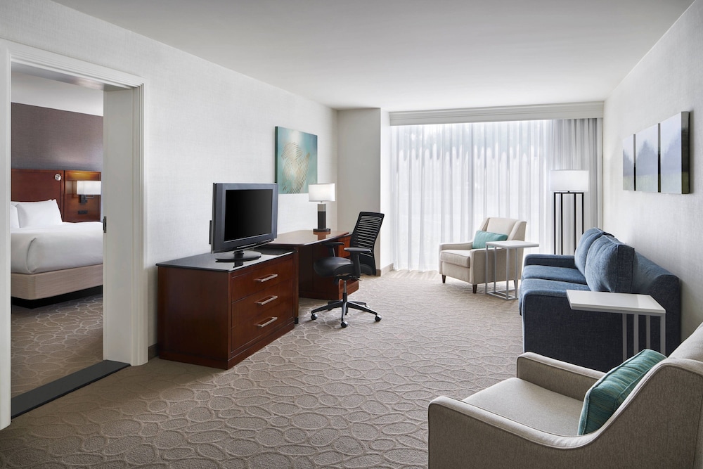 Delta Hotels by Marriott Chesapeake Norfolk - photo 11