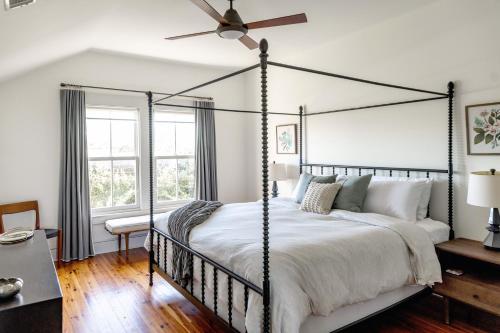 2 King Bedrooms Luxury On Historic Crawford Square — 4-Star Luxury Hotel in Savannah, United States
