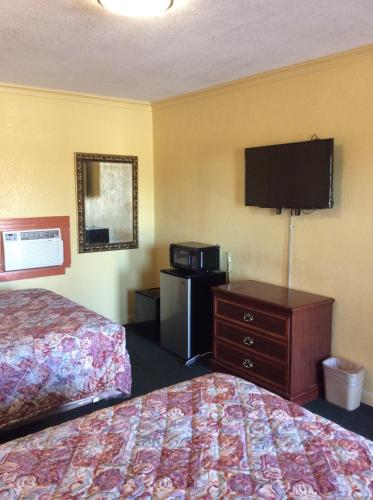 GreenLawn Motel - photo 20