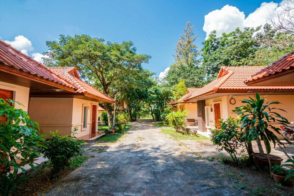 ฝ้ายคำ รีสอร์ท Faikham Resort - last minute hotel in Kosum Phisai