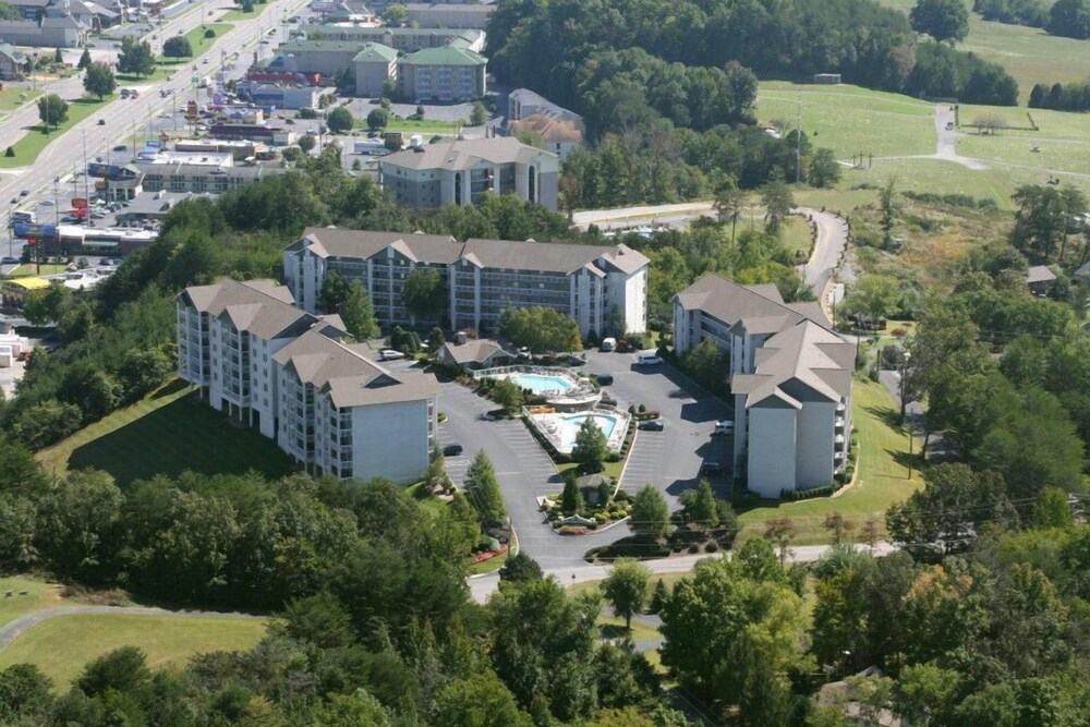 Whispering Pines 242 — 4-Star Luxury Hotel in Pigeon Forge, United States