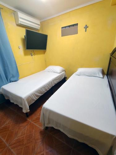 Habitación 2 Camas Individuales Baño Compartido in Matamoros, Mexico