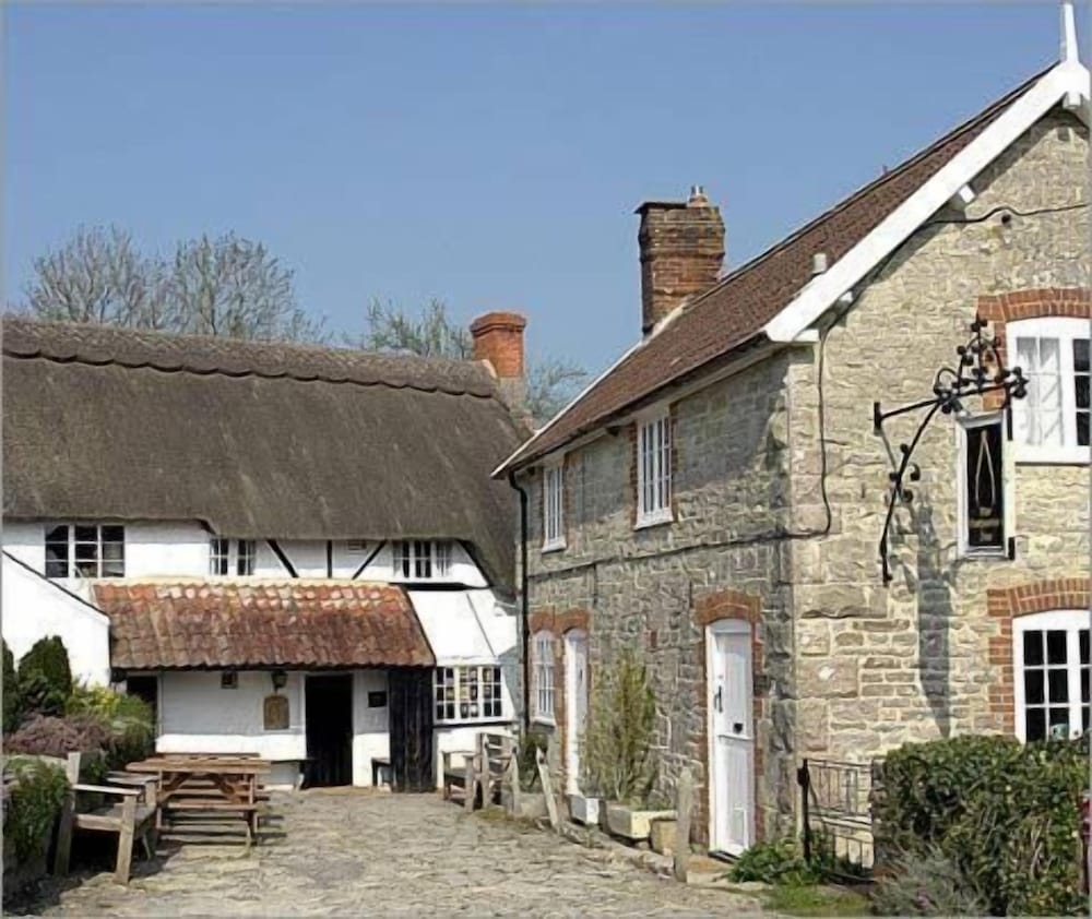 The Compasses Inn - carbon neutral hotel in Salisbury