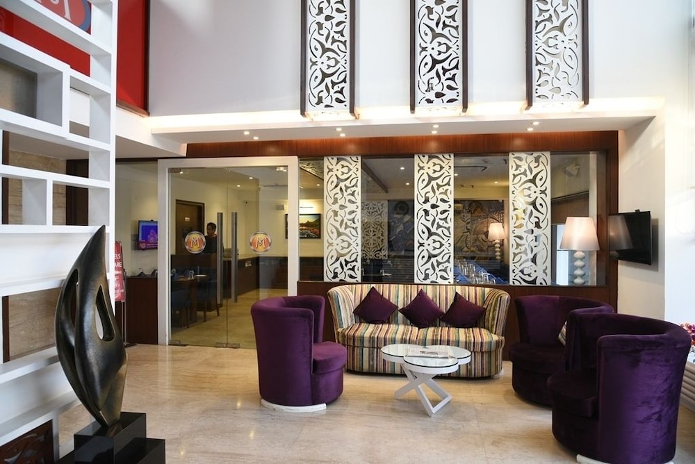 Hotel Mandarin Square in Basi, India