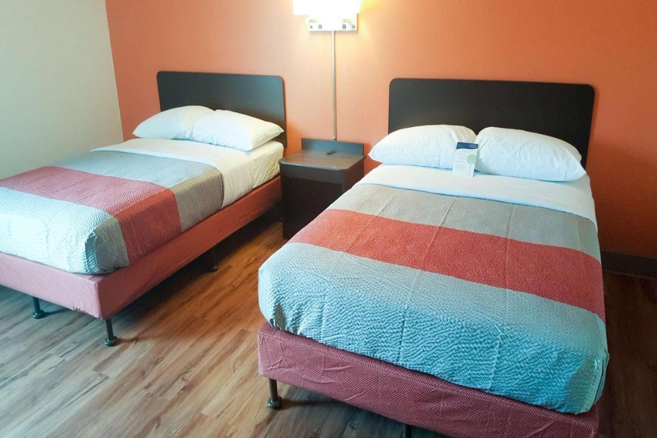 Motel 6 Maryland Heights MO - photo 9