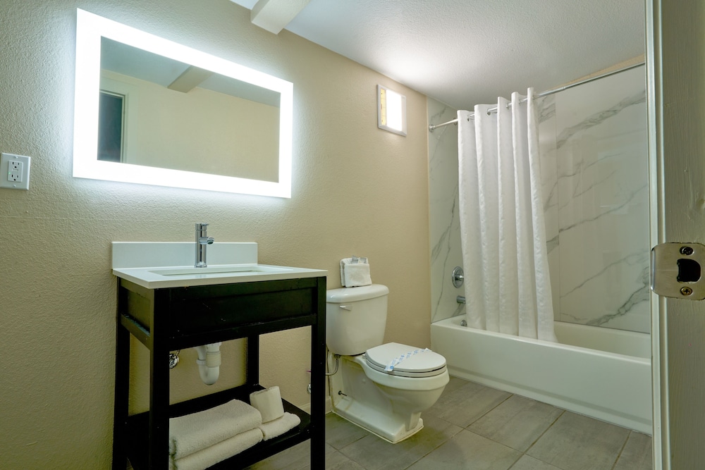 Family Garden Inn & Suites - photo 12