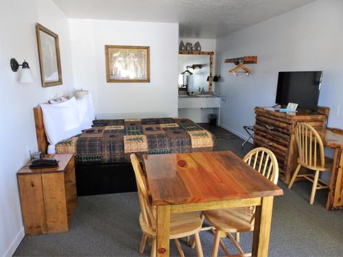 Eagle's Nest Motel - photo 7