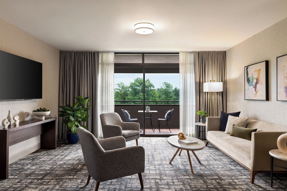 Crowne Plaza Edison by IHG - photo 13