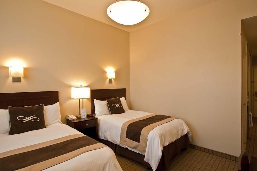 Pointe Plaza Hotel - photo 13
