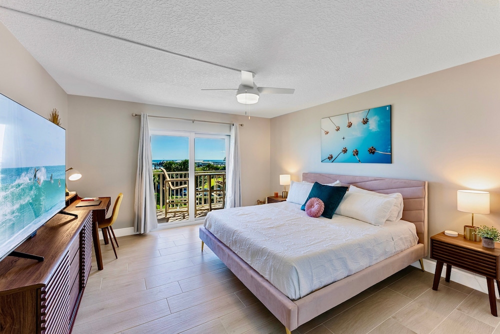 Cocoa Beach Towers by Happy Palm Stays - photo 41