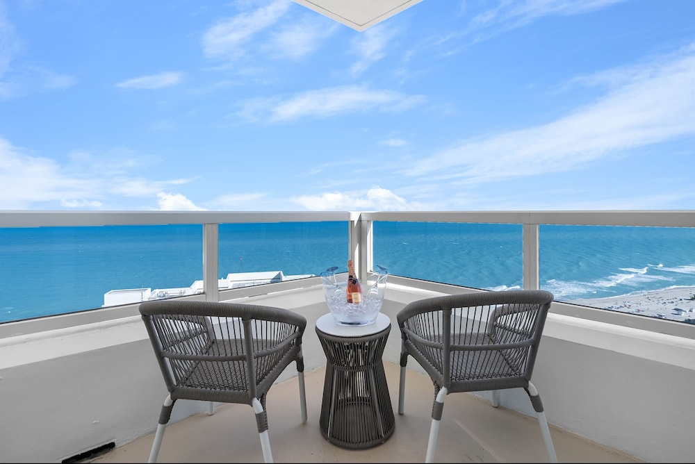 Fontainebleau Miami Beach Private Luxury Suites - photo 427