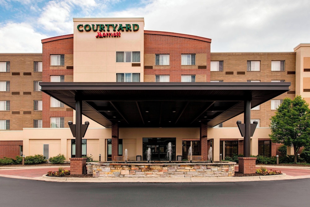Courtyard by Marriott Chicago Schaumburg Woodfield Mall - carbon neutral hotel in Schaumburg